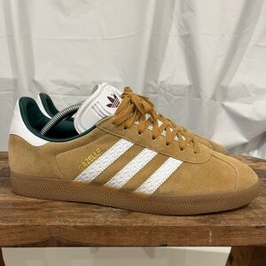 LIKE NEW!! Adidas Gazelle - men’s size 9.5